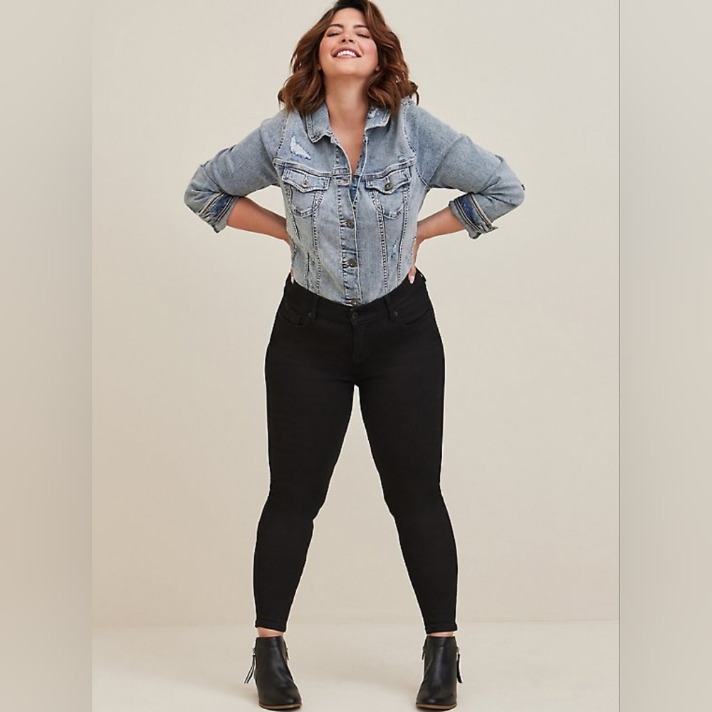 TORRID Premium Bombshell skinny jeans deconstructed size 10 Regular